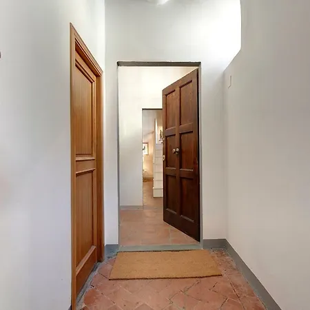 Courtyard Apartman *