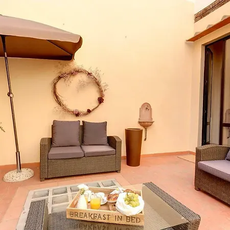 Courtyard * Florencie